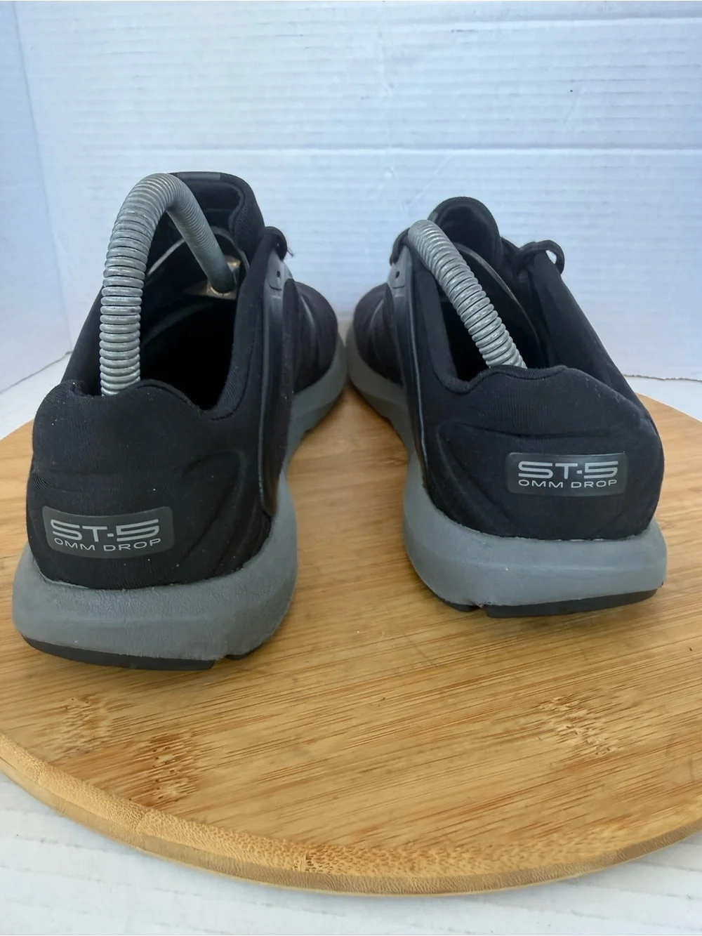 Topo Athletic ST-5 Men 9.5 Sneakers Minimalist Black Charcoal Lace Running Shoes